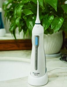 Máy tăm nước cầm tay du lịch Procare KHD13-life